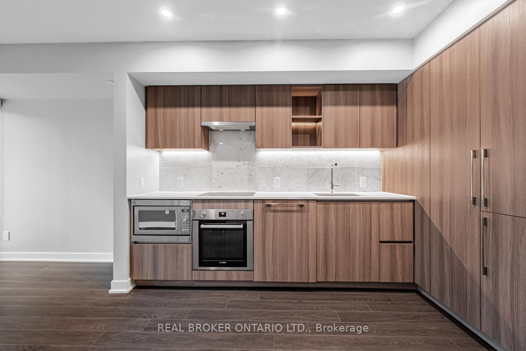 Photo 10 at 816 - 19 Bathurst Street, Waterfront Communities C1, Toronto Photo 10 at 816 - 19 Bathurst Street, Waterfront Communities C1, Toronto