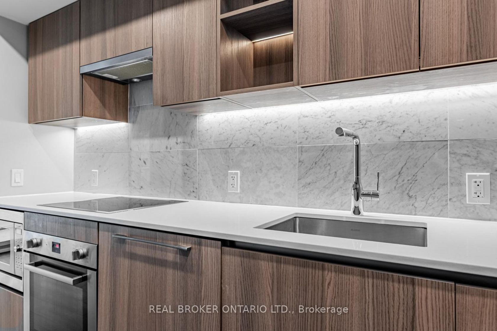 Photo 12 at 816 - 19 Bathurst Street, Waterfront Communities C1, Toronto Photo 12 at 816 - 19 Bathurst Street, Waterfront Communities C1, Toronto