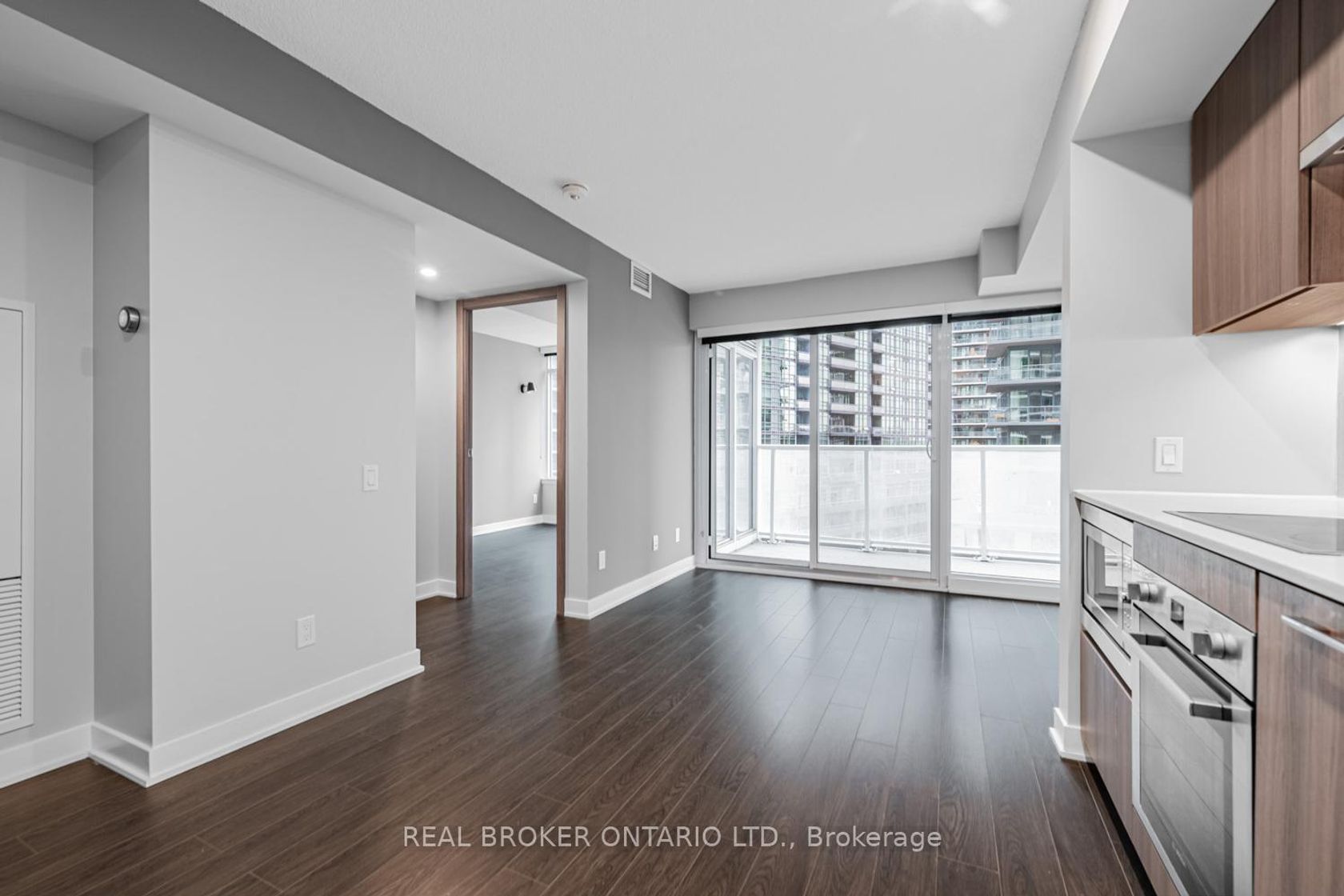 Photo 13 at 816 - 19 Bathurst Street, Waterfront Communities C1, Toronto Photo 13 at 816 - 19 Bathurst Street, Waterfront Communities C1, Toronto