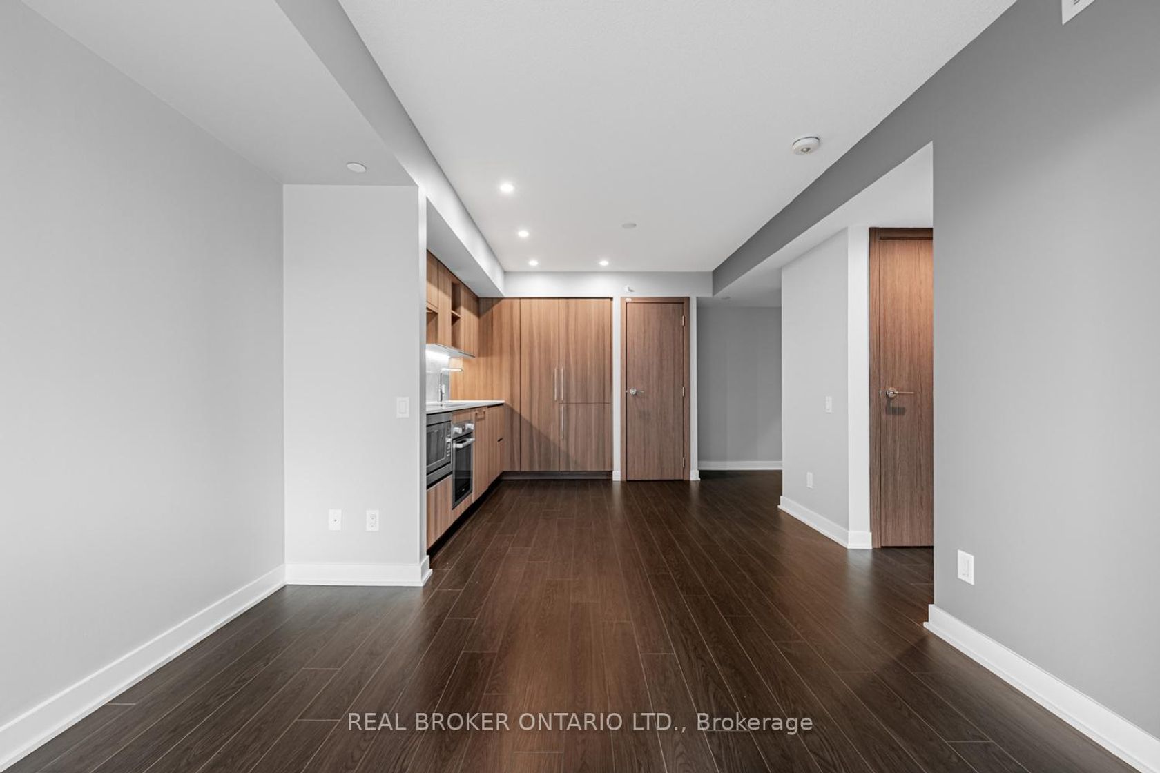 Photo 17 at 816 - 19 Bathurst Street, Waterfront Communities C1, Toronto Photo 17 at 816 - 19 Bathurst Street, Waterfront Communities C1, Toronto