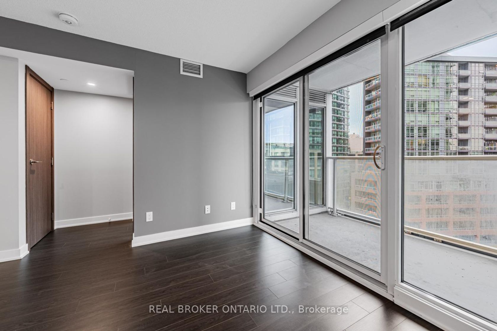 Photo 19 at 816 - 19 Bathurst Street, Waterfront Communities C1, Toronto Photo 19 at 816 - 19 Bathurst Street, Waterfront Communities C1, Toronto