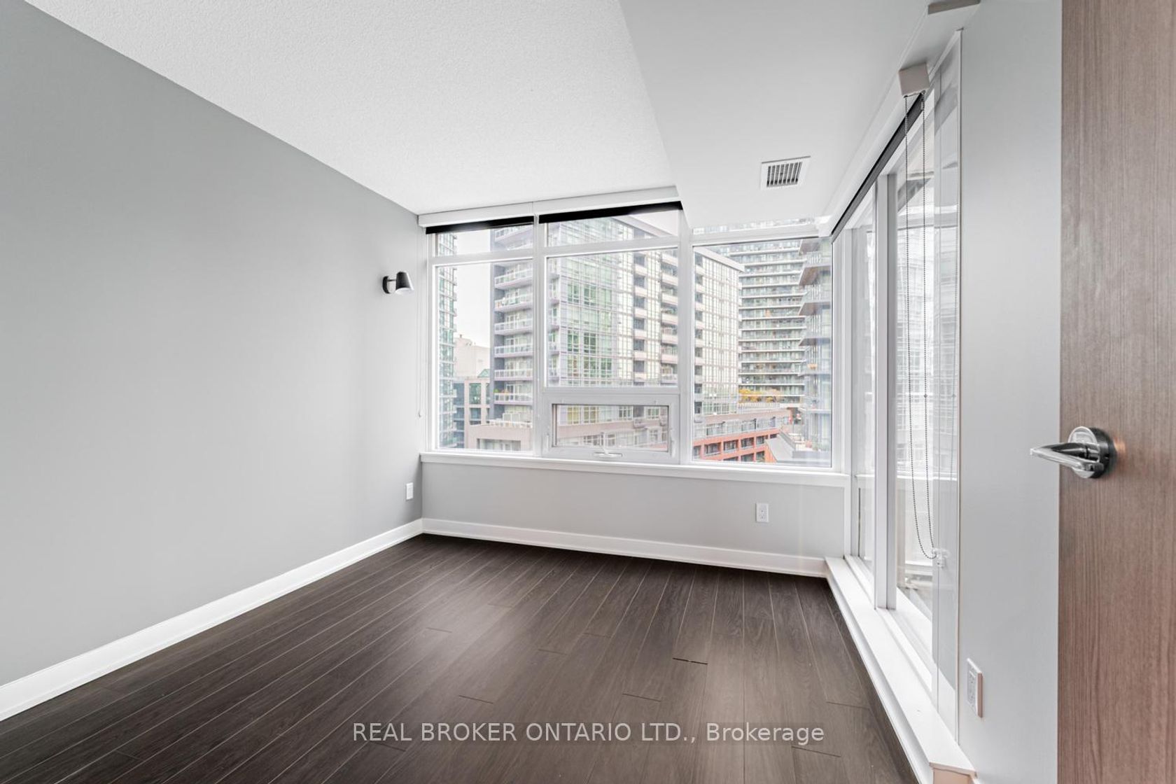 Photo 21 at 816 - 19 Bathurst Street, Waterfront Communities C1, Toronto Photo 21 at 816 - 19 Bathurst Street, Waterfront Communities C1, Toronto