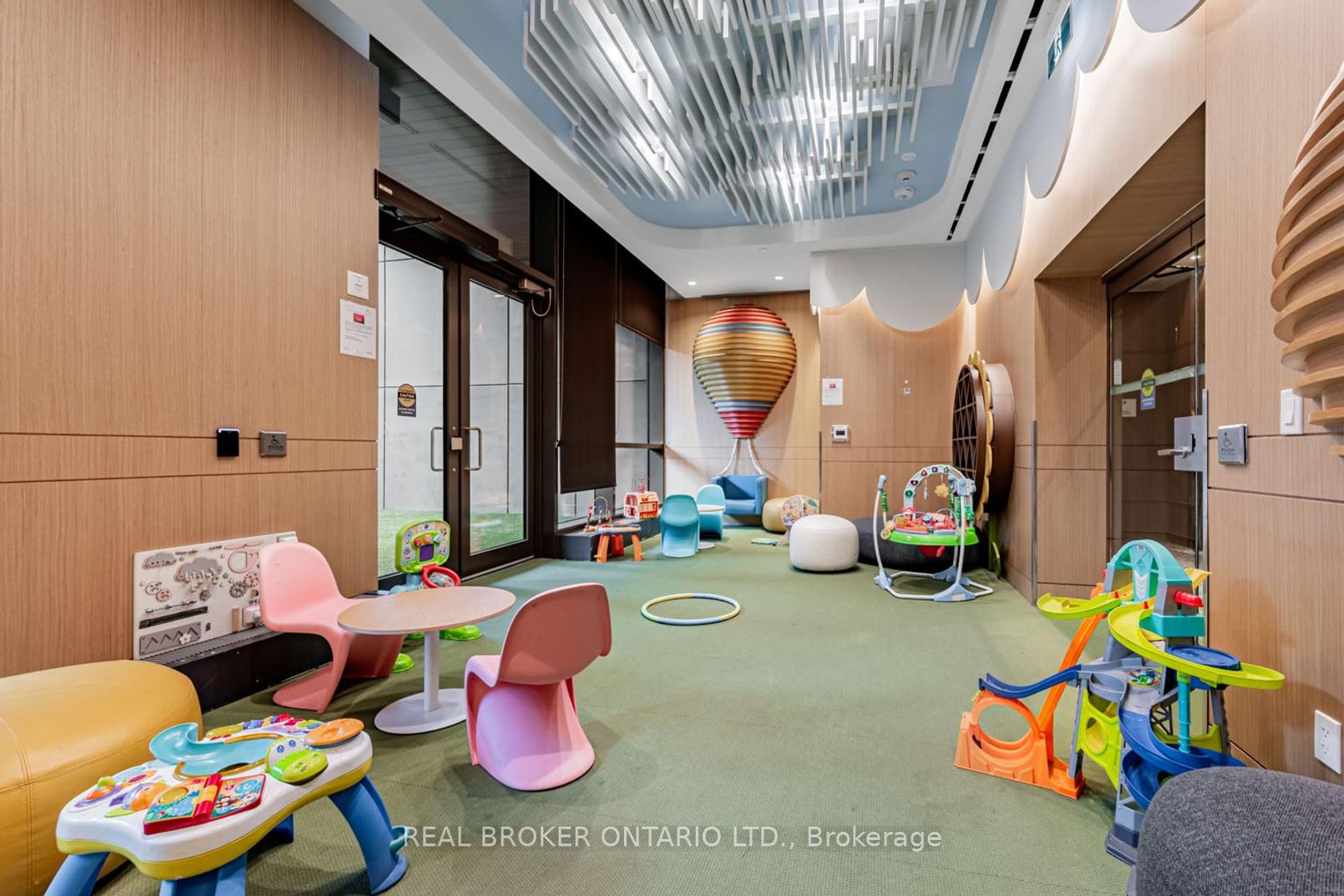 Photo 33 at 816 - 19 Bathurst Street, Waterfront Communities C1, Toronto Photo 33 at 816 - 19 Bathurst Street, Waterfront Communities C1, Toronto