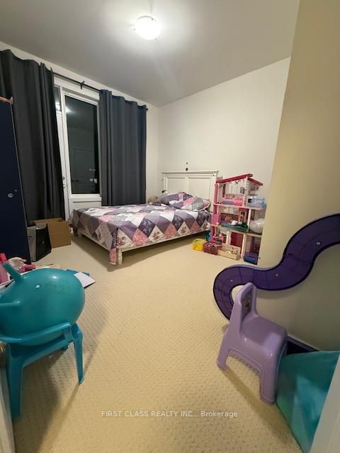 Photo 6 at 52 Helliwell Crescent, Rural Richmond Hill, Richmond Hill