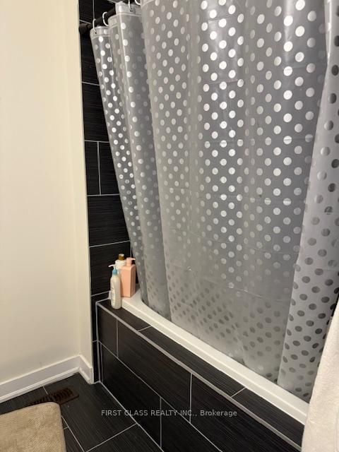 Photo 11 at 52 Helliwell Crescent, Rural Richmond Hill, Richmond Hill