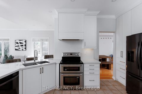 Photo 13 at 703 Madeline Heights, Wyndham, Newmarket