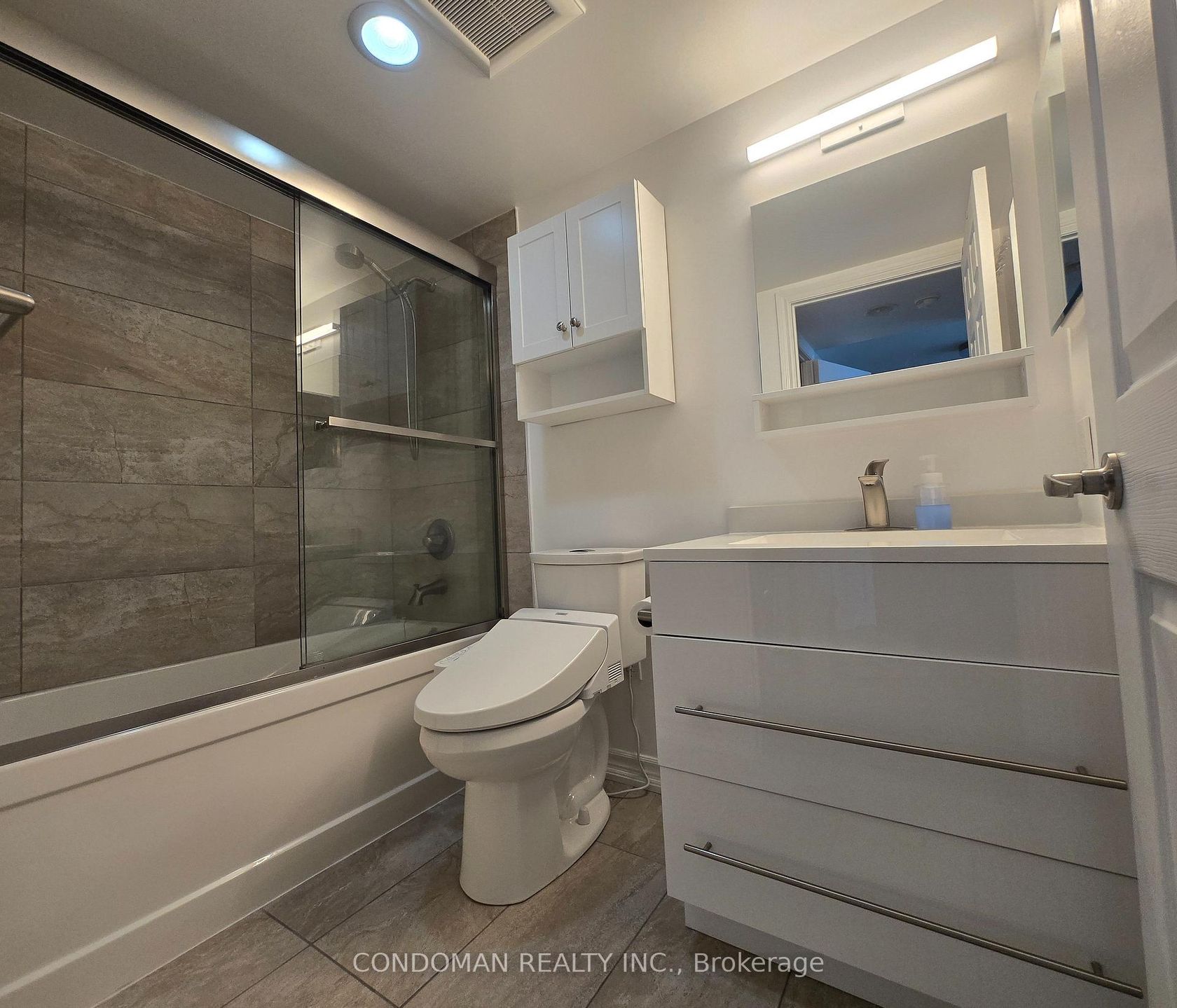 Photo 4 at 3303 - 763 Bay St Street, Bay Street Corridor, Toronto Photo 4 at 3303 - 763 Bay St Street, Bay Street Corridor, Toronto