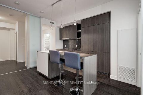 Photo 9 at 6306 - 88 Harbour Street, Waterfront Communities C1, Toronto Photo 9 at 6306 - 88 Harbour Street, Waterfront Communities C1, Toronto