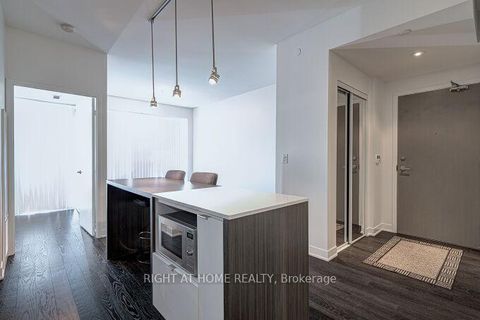 Photo 10 at 6306 - 88 Harbour Street, Waterfront Communities C1, Toronto