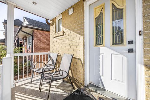 Photo 2 at 54 Holmesdale Crescent, Fairbank, Toronto