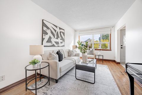 Photo 4 at 54 Holmesdale Crescent, Fairbank, Toronto