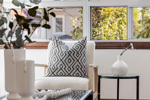 Photo 5 at 54 Holmesdale Crescent, Fairbank, Toronto