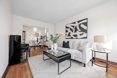 Photo 6 at 54 Holmesdale Crescent, Fairbank, Toronto