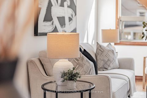 Photo 7 at 54 Holmesdale Crescent, Fairbank, Toronto