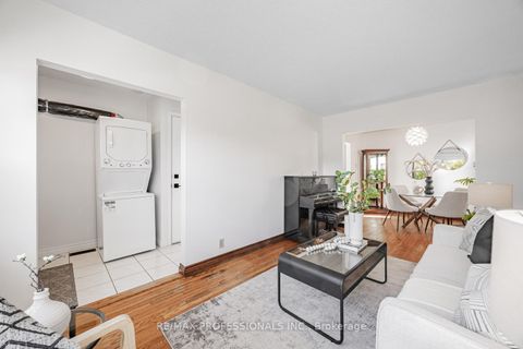 Photo 8 at 54 Holmesdale Crescent, Fairbank, Toronto