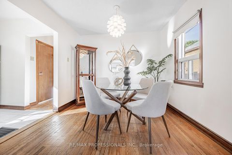 Photo 11 at 54 Holmesdale Crescent, Fairbank, Toronto