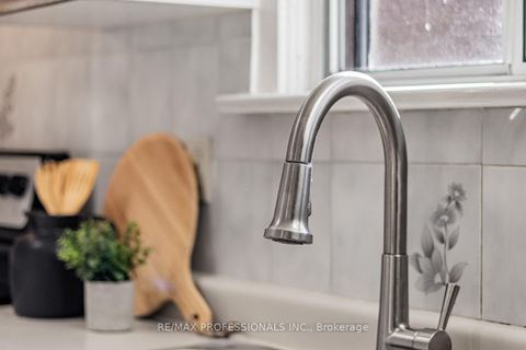 Photo 13 at 54 Holmesdale Crescent, Fairbank, Toronto