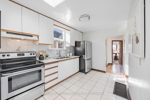 Photo 14 at 54 Holmesdale Crescent, Fairbank, Toronto