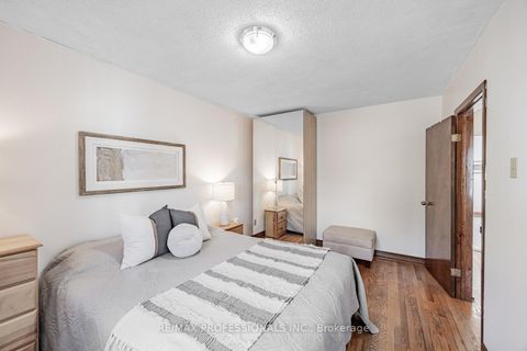 Photo 15 at 54 Holmesdale Crescent, Fairbank, Toronto