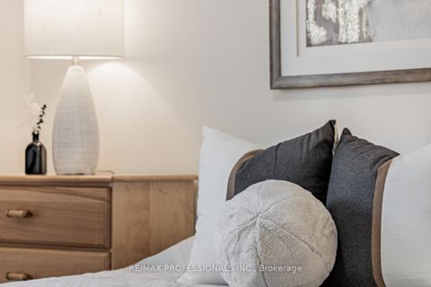 Photo 16 at 54 Holmesdale Crescent, Fairbank, Toronto