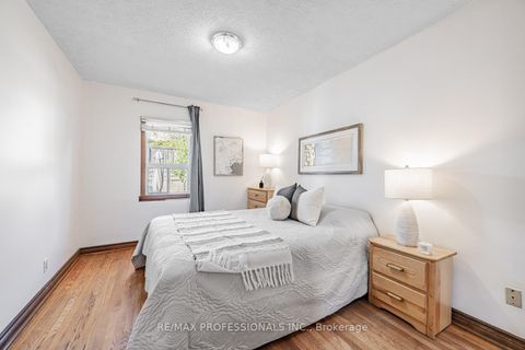 Photo 17 at 54 Holmesdale Crescent, Fairbank, Toronto