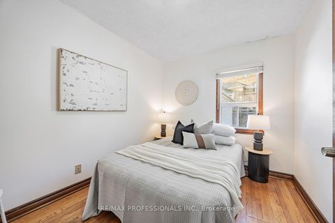 Photo 18 at 54 Holmesdale Crescent, Fairbank, Toronto