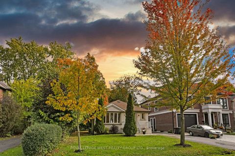 Photo 2 at 44 Westglen Crescent, City Centre West, Toronto Photo 2 at 44 Westglen Crescent, City Centre West, Toronto