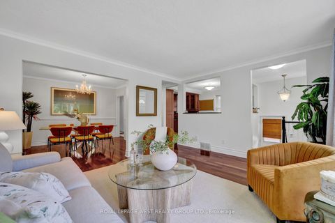 Photo 9 at 44 Westglen Crescent, City Centre West, Toronto Photo 9 at 44 Westglen Crescent, City Centre West, Toronto