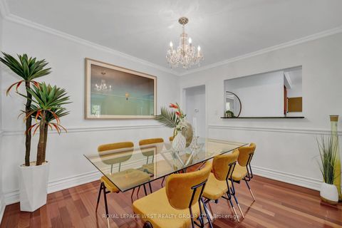 Photo 11 at 44 Westglen Crescent, City Centre West, Toronto