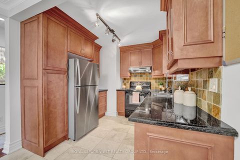 Photo 13 at 44 Westglen Crescent, City Centre West, Toronto Photo 13 at 44 Westglen Crescent, City Centre West, Toronto