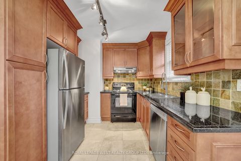 Photo 14 at 44 Westglen Crescent, City Centre West, Toronto
