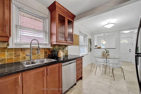 Photo 15 at 44 Westglen Crescent, City Centre West, Toronto
