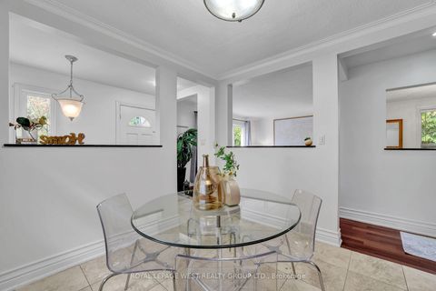 Photo 16 at 44 Westglen Crescent, City Centre West, Toronto