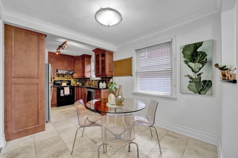 Photo 17 at 44 Westglen Crescent, City Centre West, Toronto Photo 17 at 44 Westglen Crescent, City Centre West, Toronto