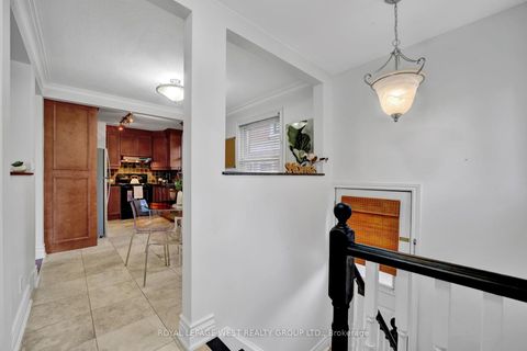 Photo 18 at 44 Westglen Crescent, City Centre West, Toronto