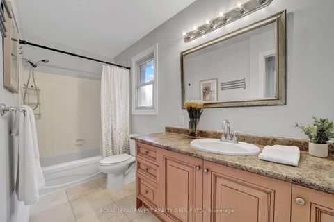Photo 21 at 44 Westglen Crescent, City Centre West, Toronto