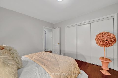 Photo 23 at 44 Westglen Crescent, City Centre West, Toronto