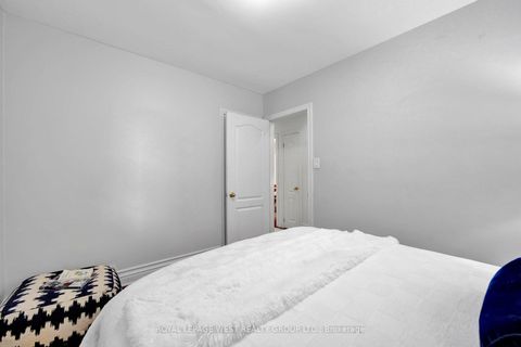 Photo 25 at 44 Westglen Crescent, City Centre West, Toronto