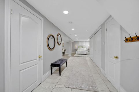 Photo 29 at 44 Westglen Crescent, City Centre West, Toronto