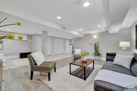 Photo 32 at 44 Westglen Crescent, City Centre West, Toronto