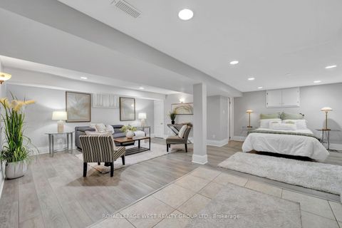 Photo 33 at 44 Westglen Crescent, City Centre West, Toronto