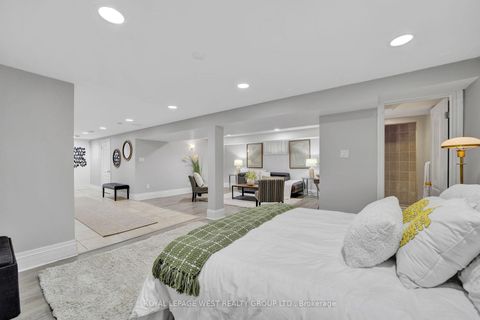 Photo 35 at 44 Westglen Crescent, City Centre West, Toronto