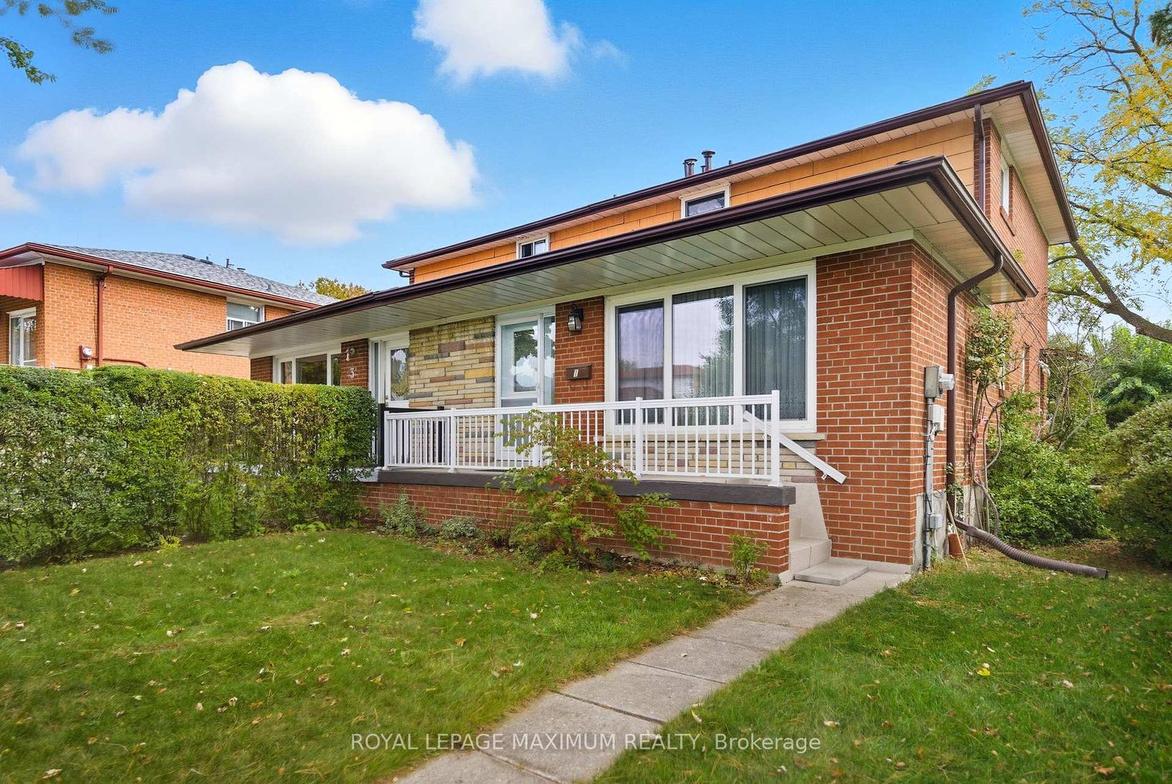 1 Riverton Drive, Humber Summit, Toronto photo number 2 1 Riverton Drive, Humber Summit, Toronto photo number 2