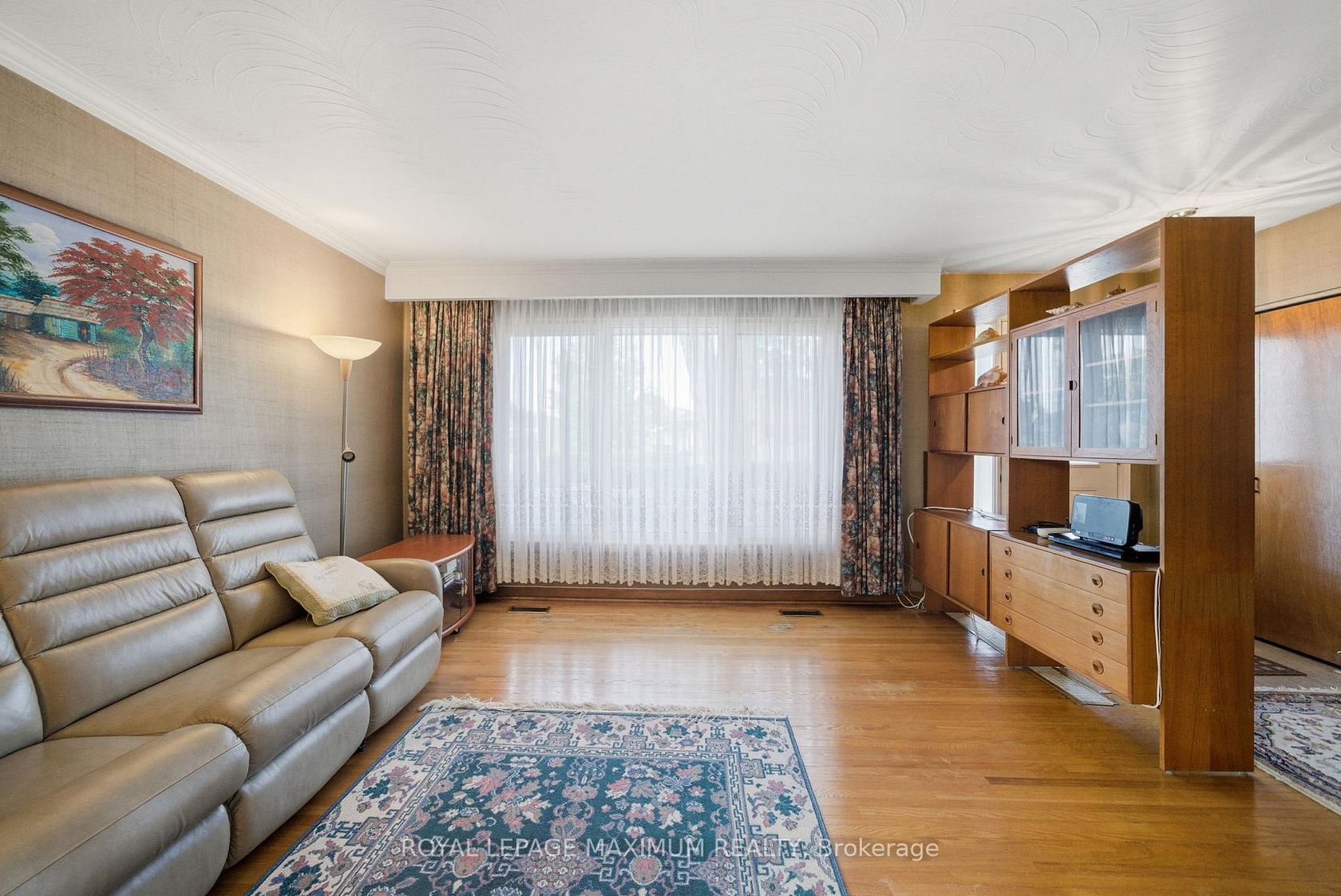 Photo 6 at 1 Riverton Drive, Humber Summit, Toronto Photo 6 at 1 Riverton Drive, Humber Summit, Toronto