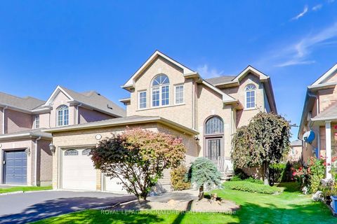 Photo 1 at 127 Mountcharles Crescent, Maple, Vaughan
