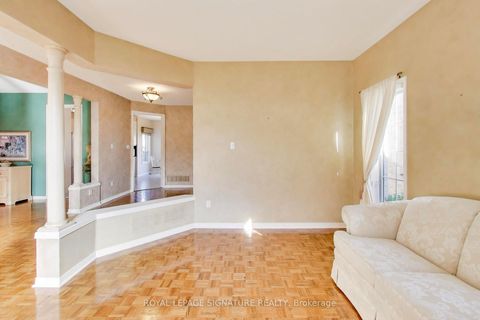 Photo 7 at 127 Mountcharles Crescent, Maple, Vaughan