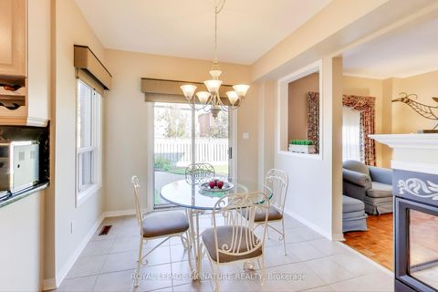 Photo 13 at 127 Mountcharles Crescent, Maple, Vaughan