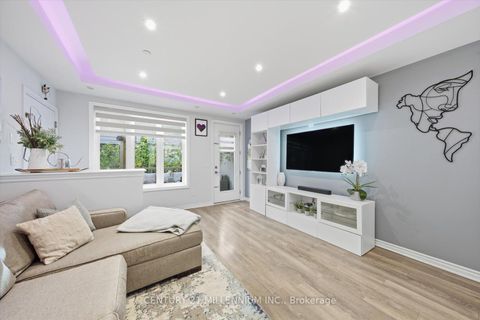 Photo 4 at 21 - 95 Eastwood Park Gardens, Long Branch, Toronto