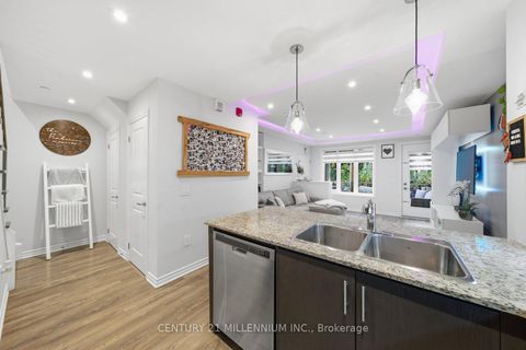 Photo 9 at 21 - 95 Eastwood Park Gardens, Long Branch, Toronto