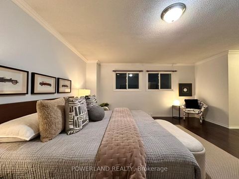 Photo 19 at 270 Bernard Avenue, Devonsleigh, Richmond Hill